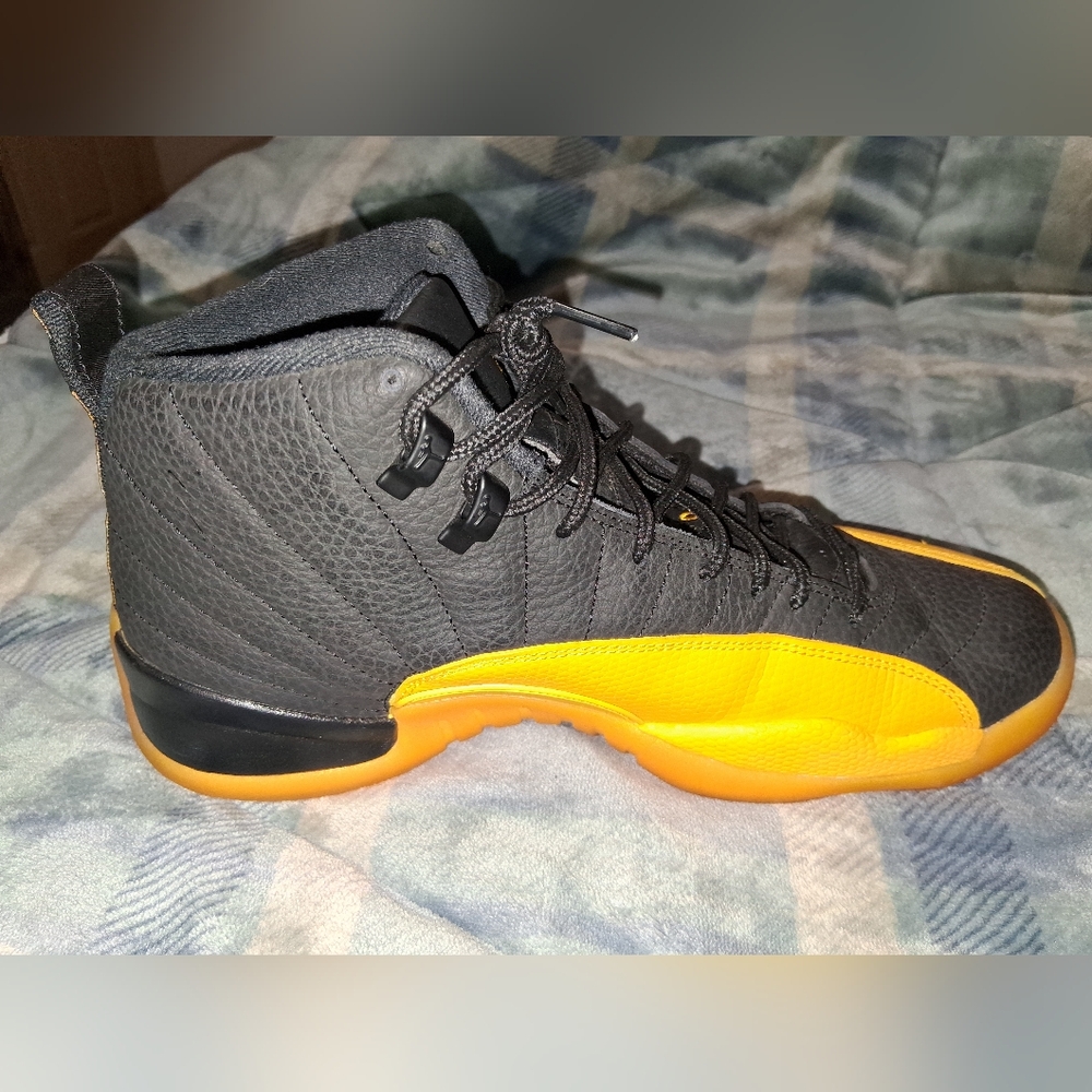 Air Jordan 12 Retro "University Gold - Picture 6 of 8